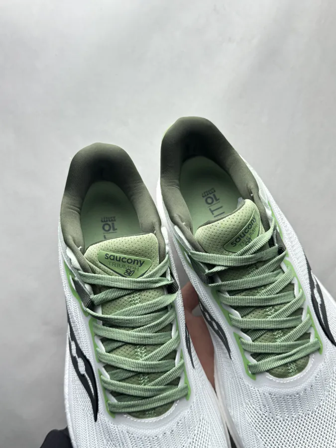 Triumph 21 Running Shoes in White and Green