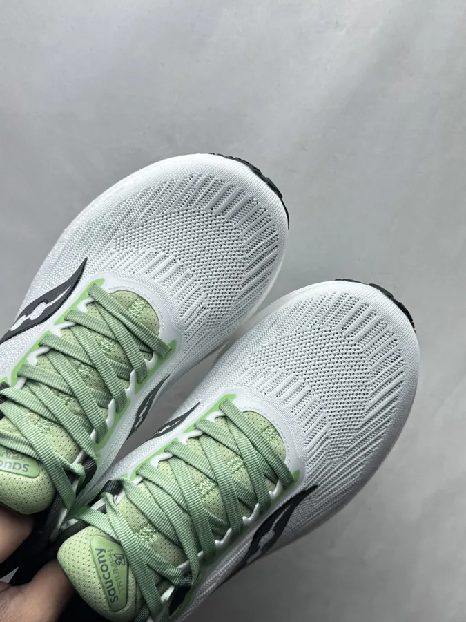 Triumph 21 Running Shoes in White and Green