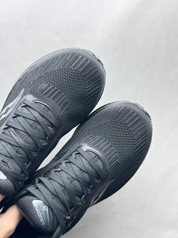 Triumph 21 Running Shoes Black