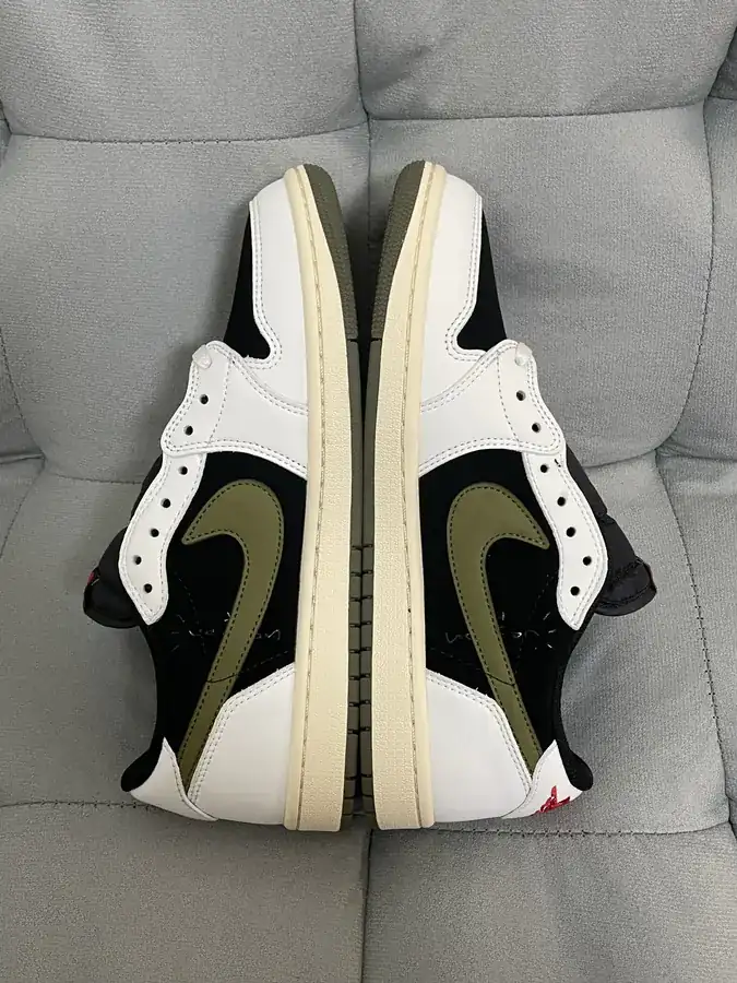 TS Hook 5.0 White and Green Color