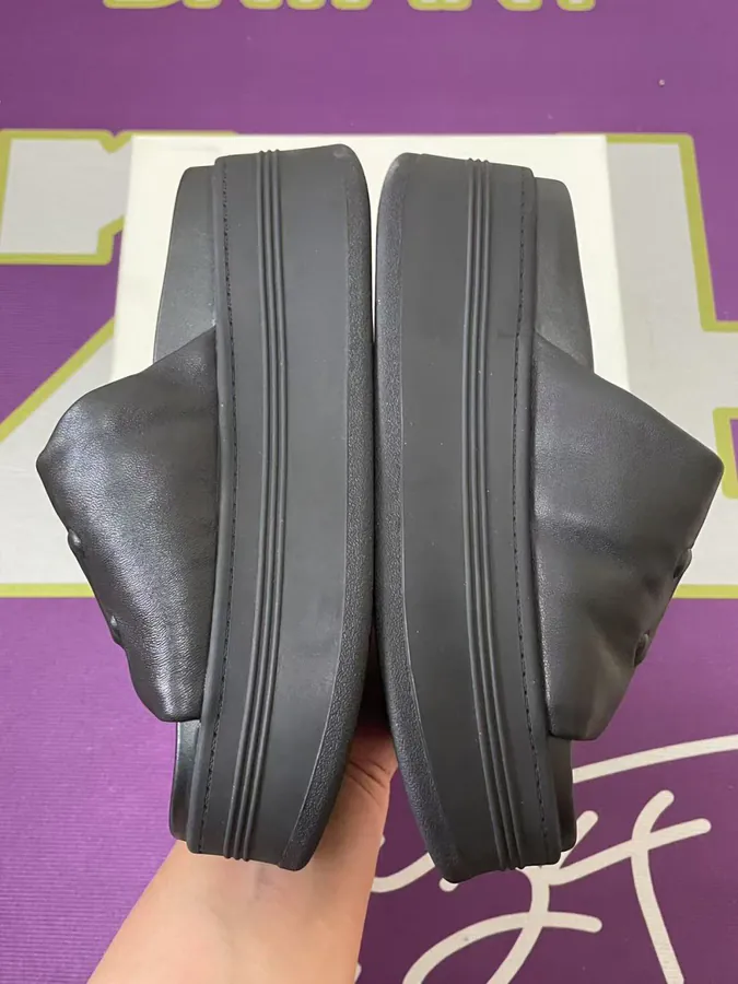 Triomphe Blo Women's Black Leather Slippers