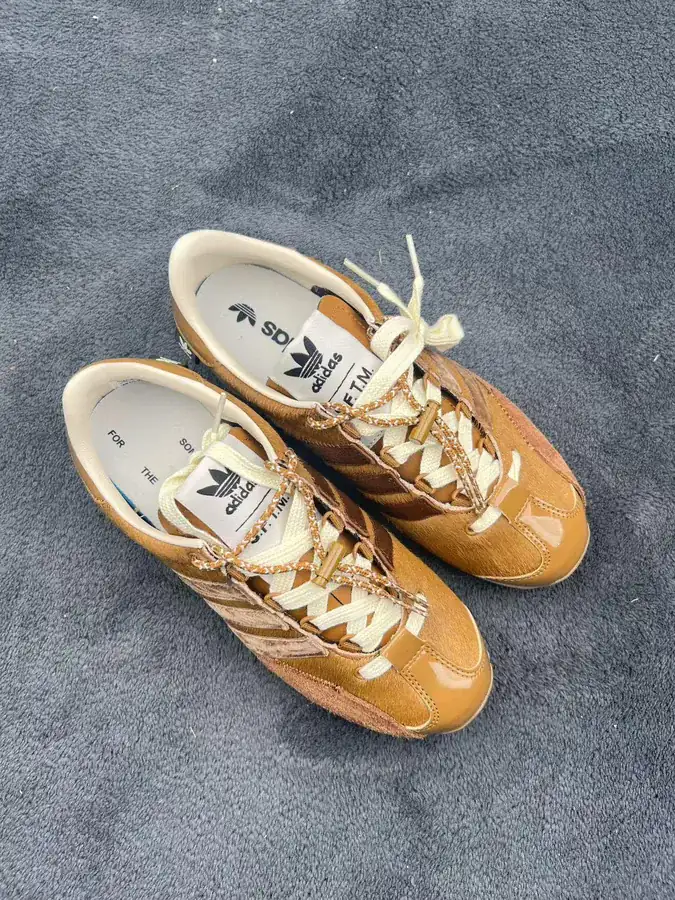 SFTM x Adidas Vintage Sneaker