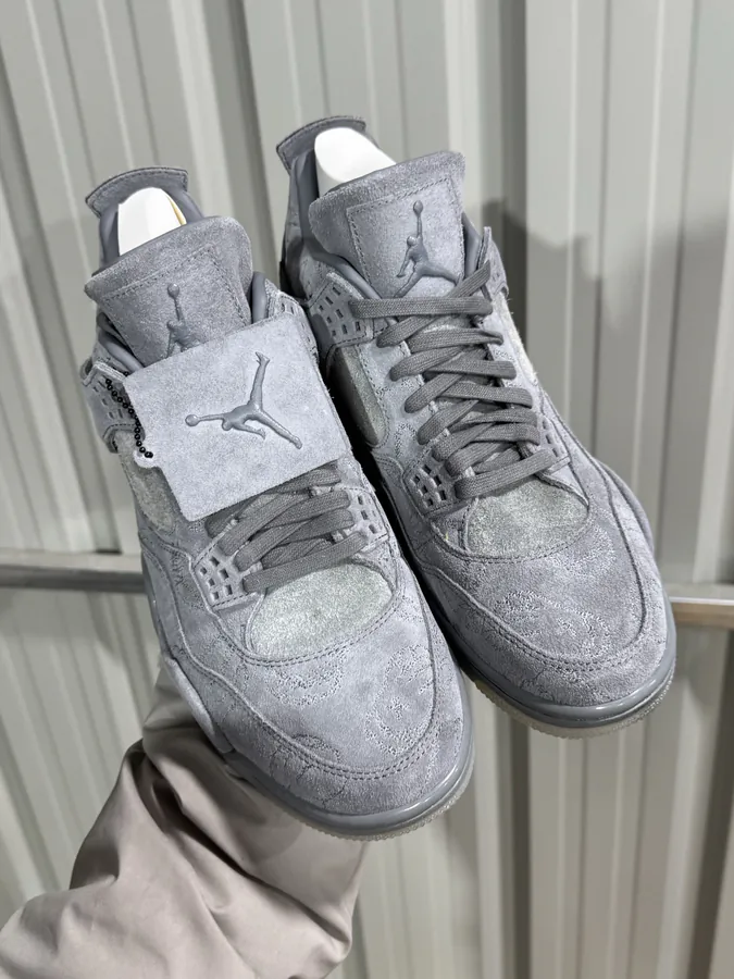Kaws x 590 Sneaker in Gray