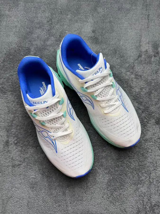 Saucony Endorphin Speed 4 Comfortable and Versatile Low Top Running Shoes