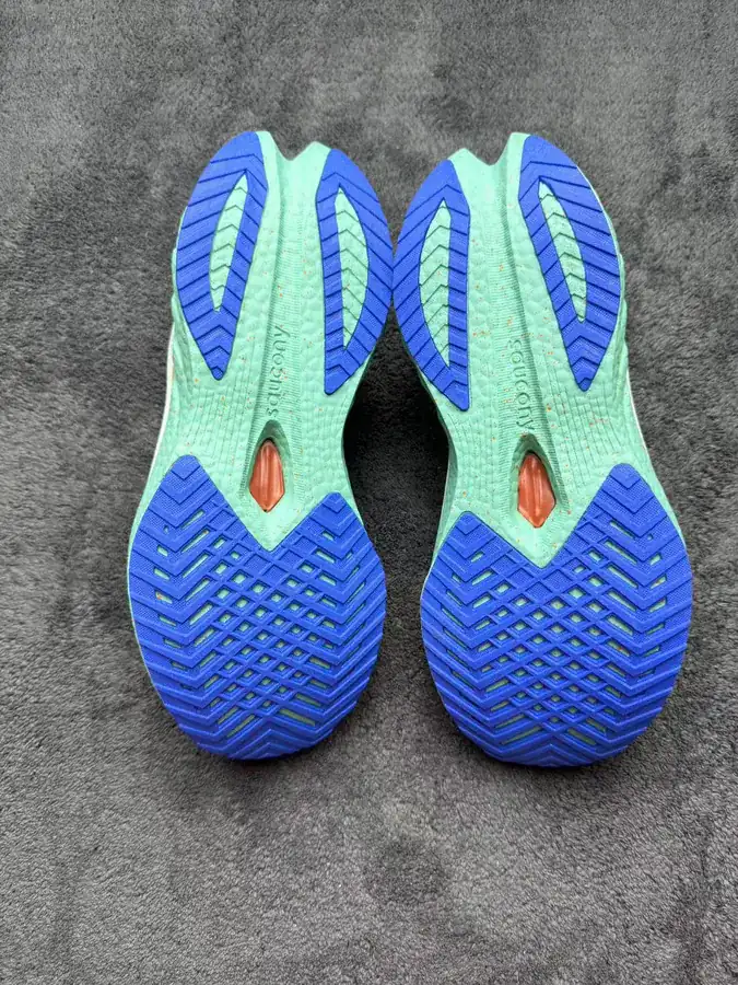Saucony Endorphin Speed 4 Comfortable and Versatile Low Top Running Shoes