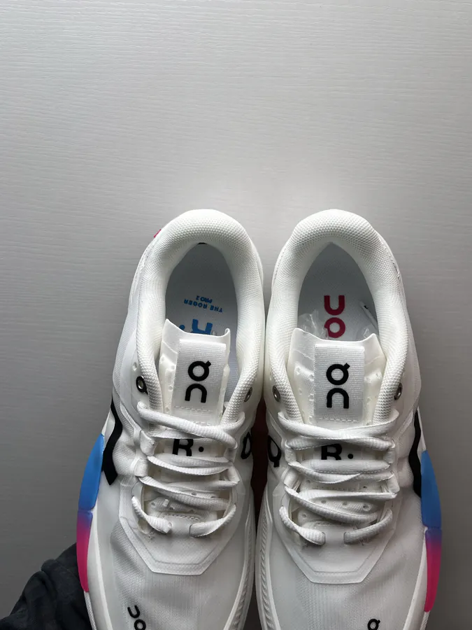 On昂跑 THE ROGER Pro 2 White Blue