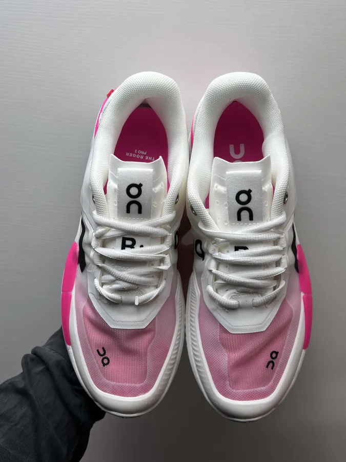 On昂跑 THE ROGER Pro 2 in White Pink