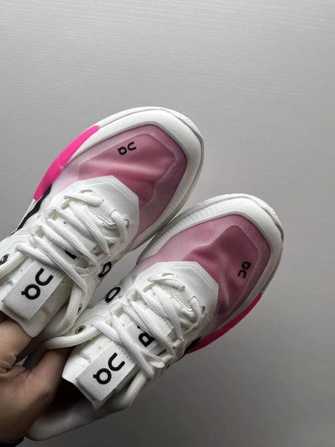 On昂跑 THE ROGER Pro 2 in White Pink