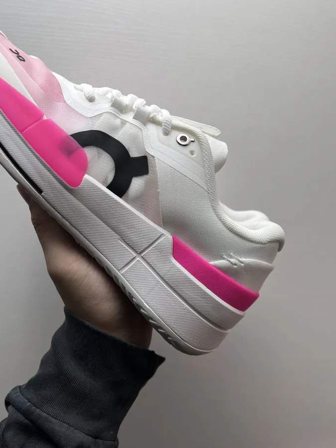 On昂跑 THE ROGER Pro 2 in White Pink
