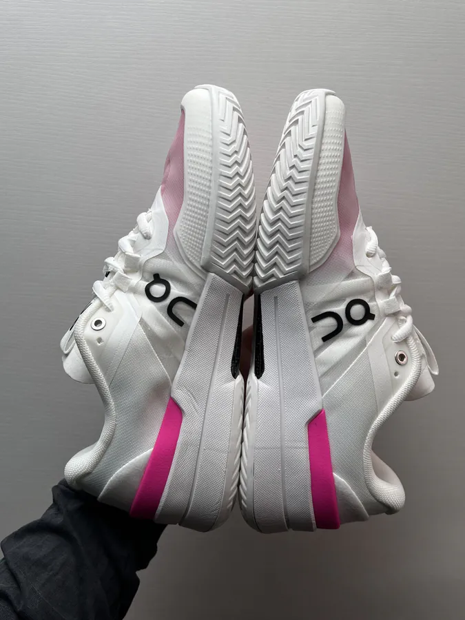 On昂跑 THE ROGER Pro 2 in White Pink
