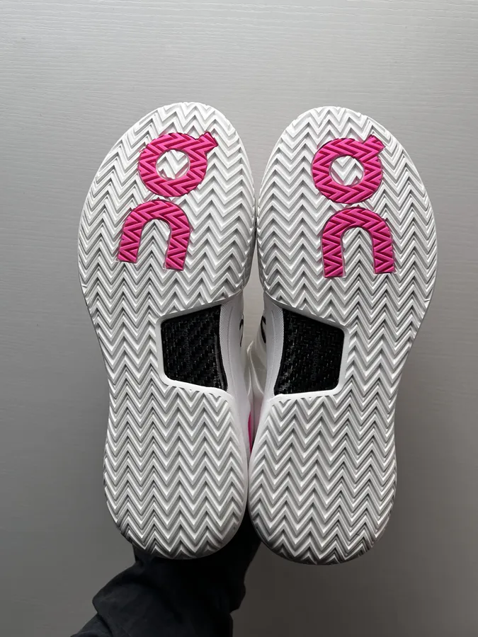 On昂跑 THE ROGER Pro 2 in White Pink