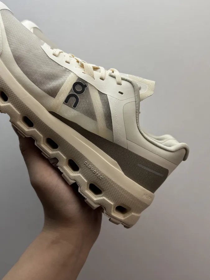 On Cloudvista 2 in Light Brown