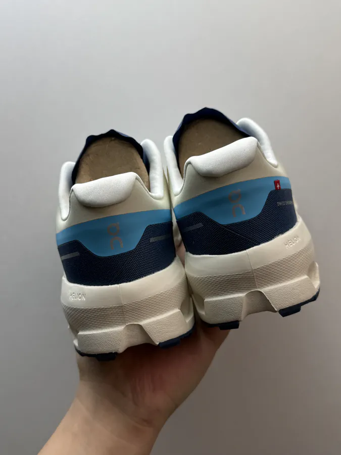 On Cloudvista 2 White Blue