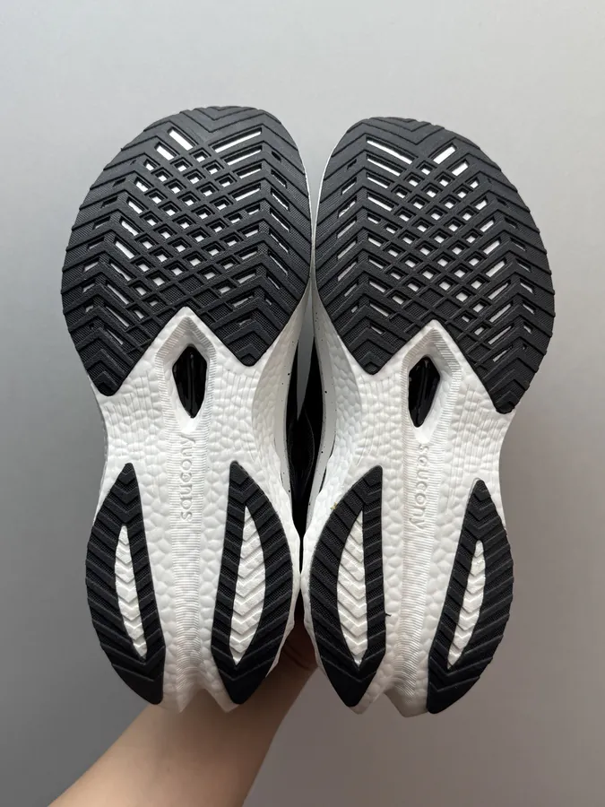 Saucony Endorphin Speed 4 Black