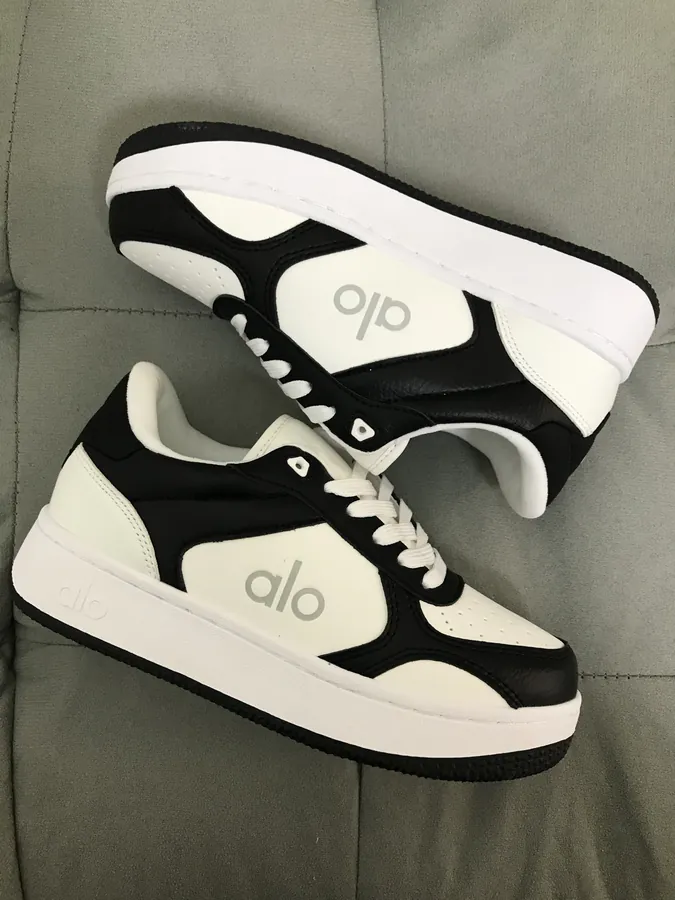 Alo Yoga White and Black Color