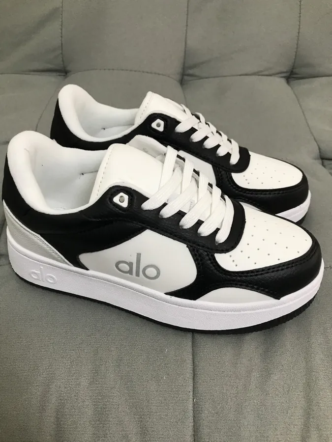 Alo Yoga White and Black Color