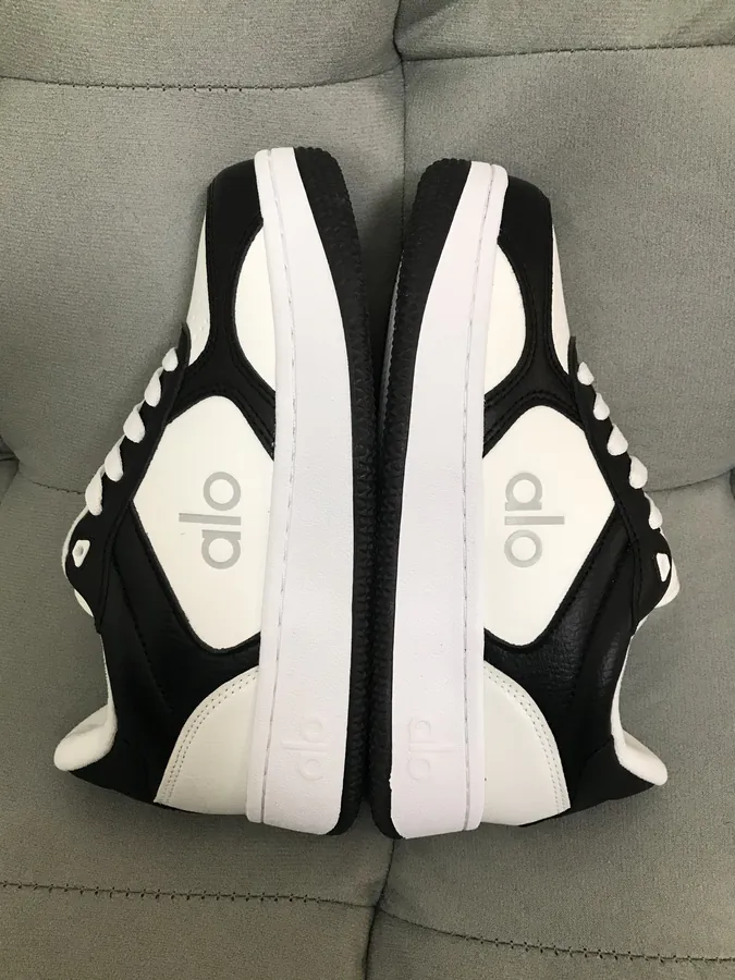 Alo Yoga White and Black Color