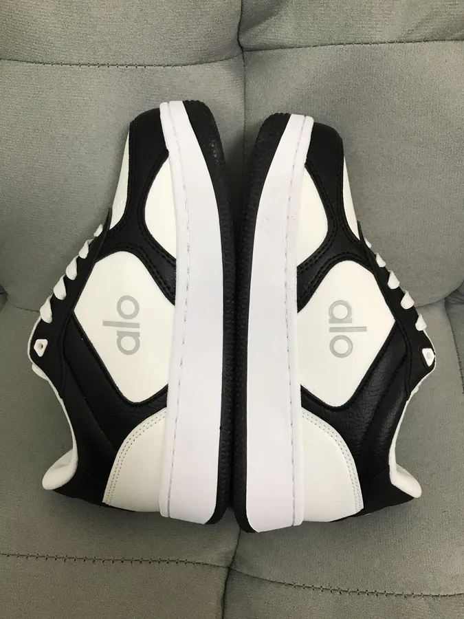 Alo Yoga White and Black Color