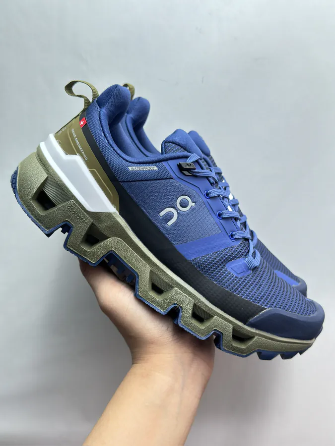 On Cloudwander Blue