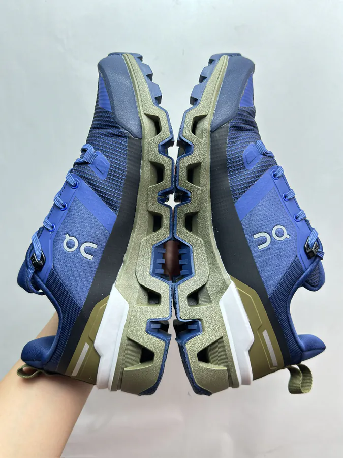 On Cloudwander Blue