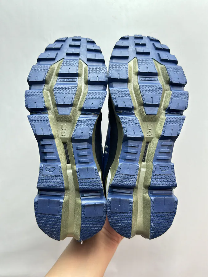 On Cloudwander Blue