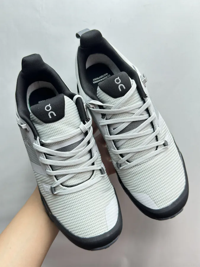 On Cloudwander in Gray Black