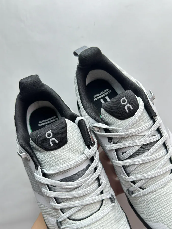 On Cloudwander in Gray Black