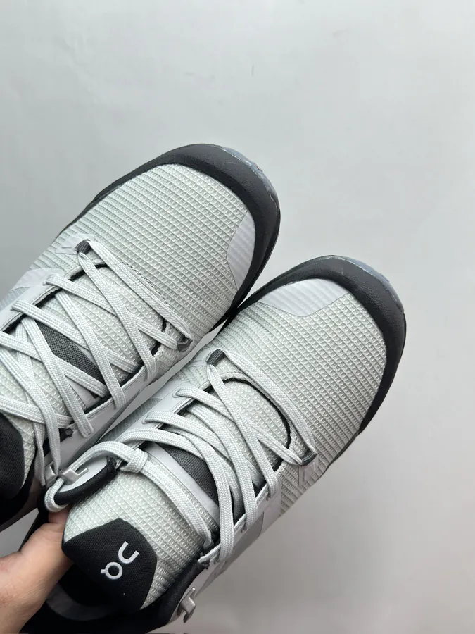 On Cloudwander in Gray Black