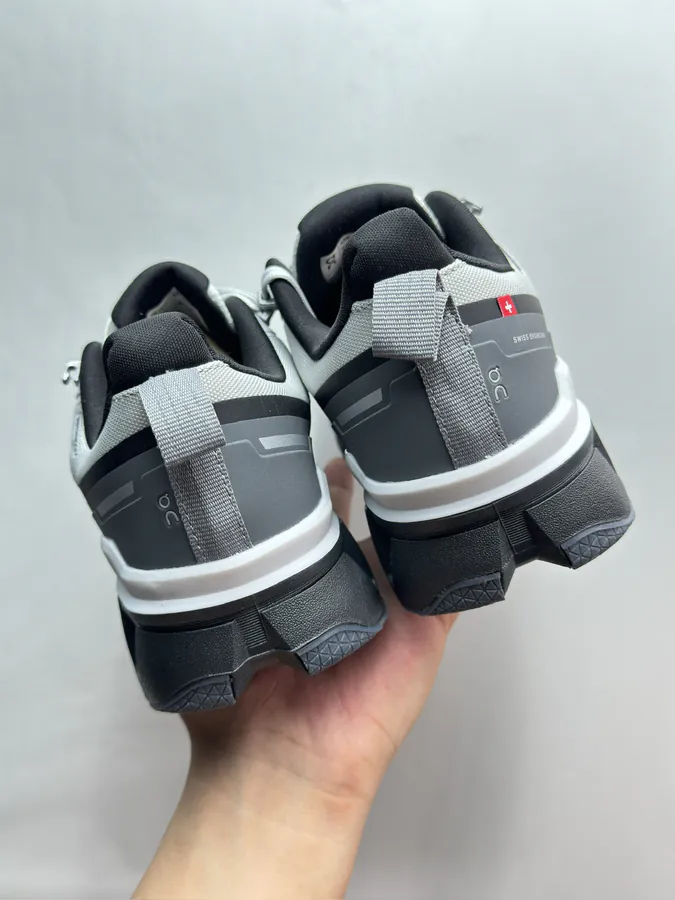 On Cloudwander in Gray Black