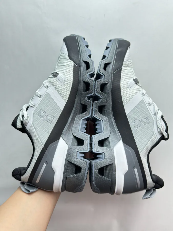 On Cloudwander in Gray Black