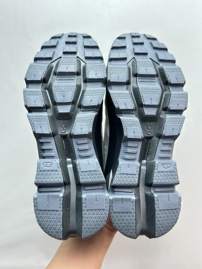 On Cloudwander in Gray Black