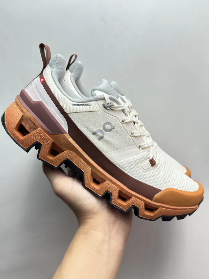 On Cloudwander in Ivory White
