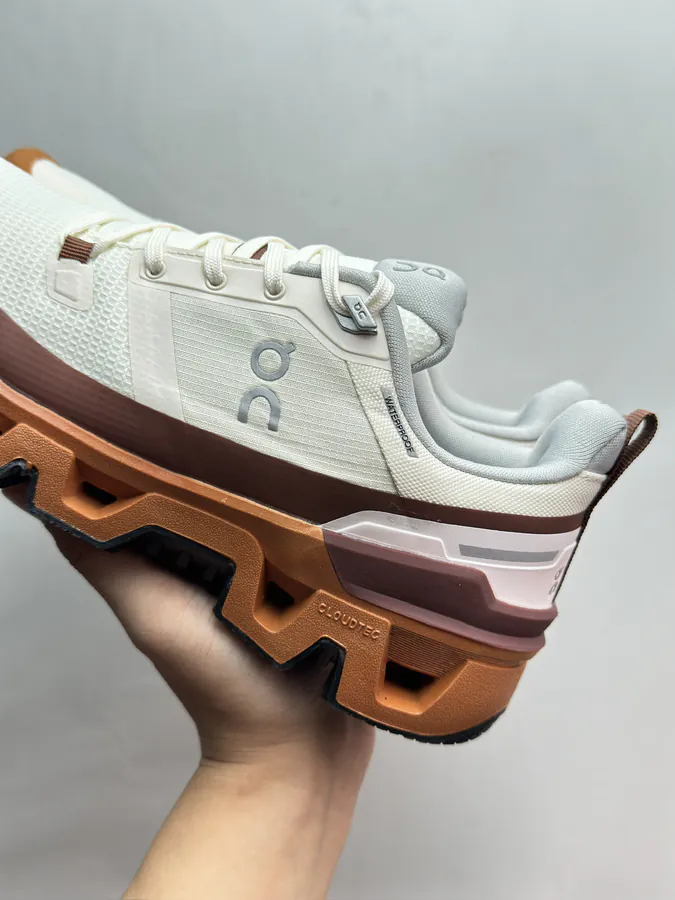 On Cloudwander in Ivory White