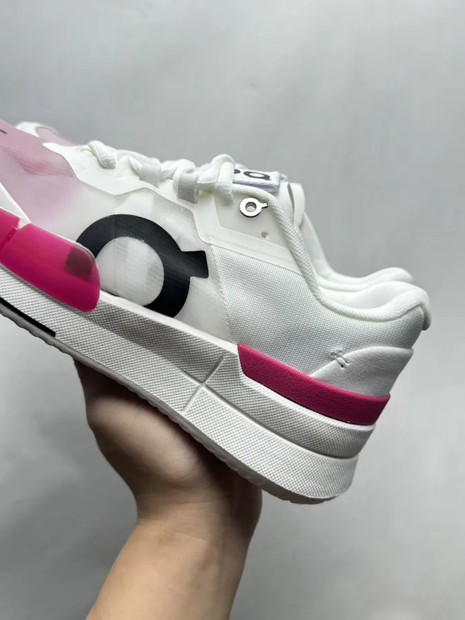 On昂跑 THE ROGER Pro 2 White Pink