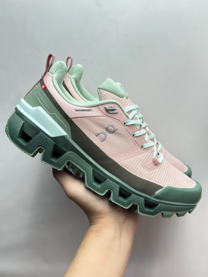 On Cloudwander in Mint Green