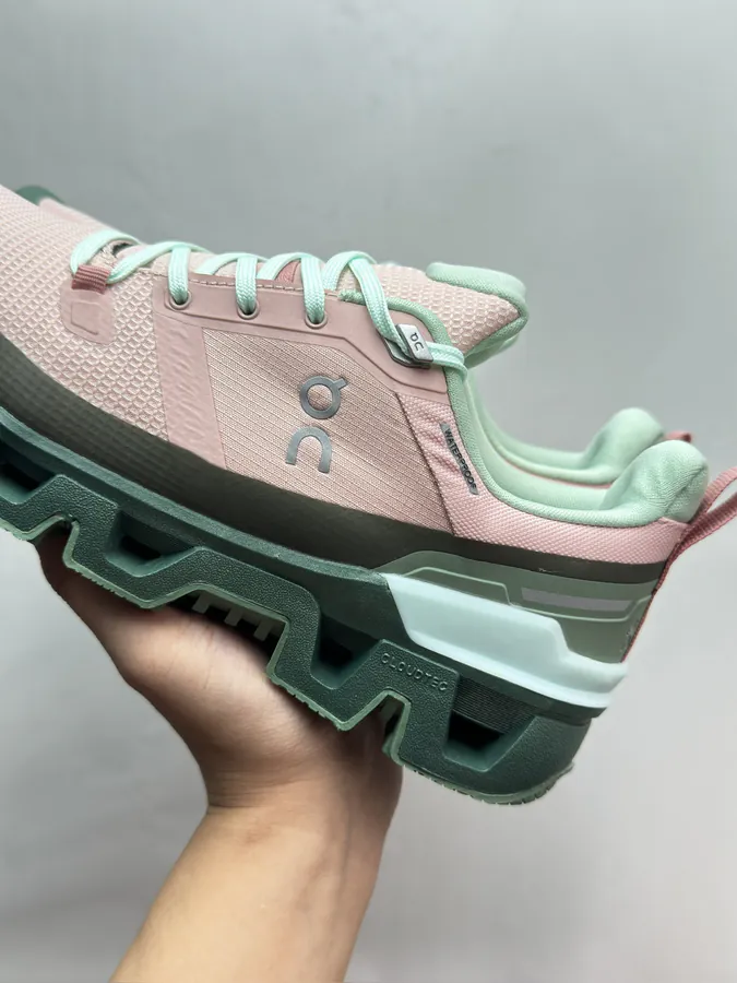 On Cloudwander in Mint Green