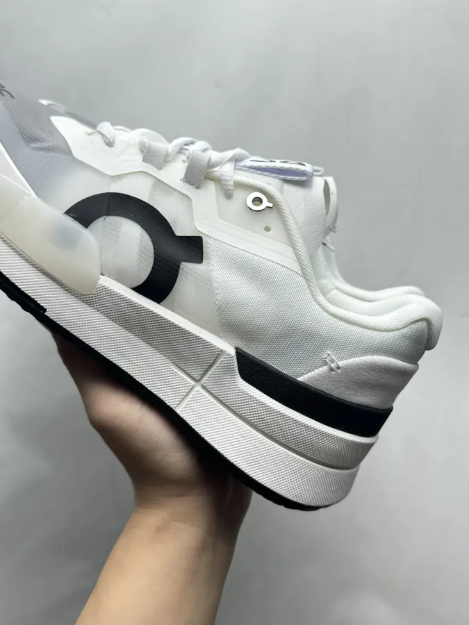 On Running THE ROGER Pro 2 in Gray Black
