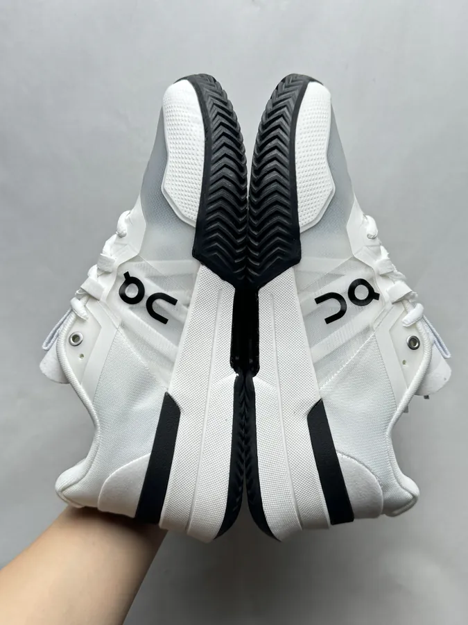 On Running THE ROGER Pro 2 in Gray Black