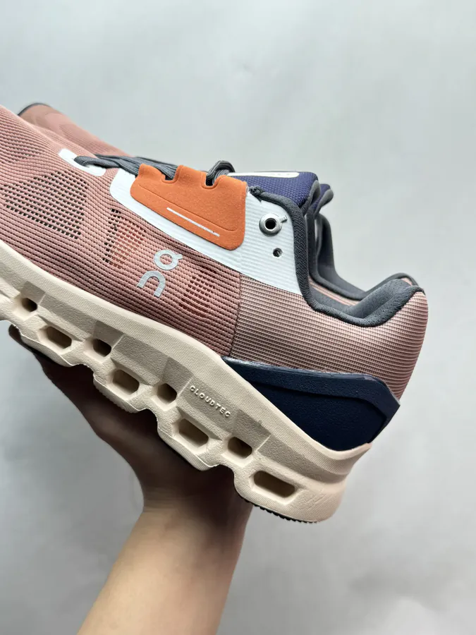 On Cloudstratus Orange