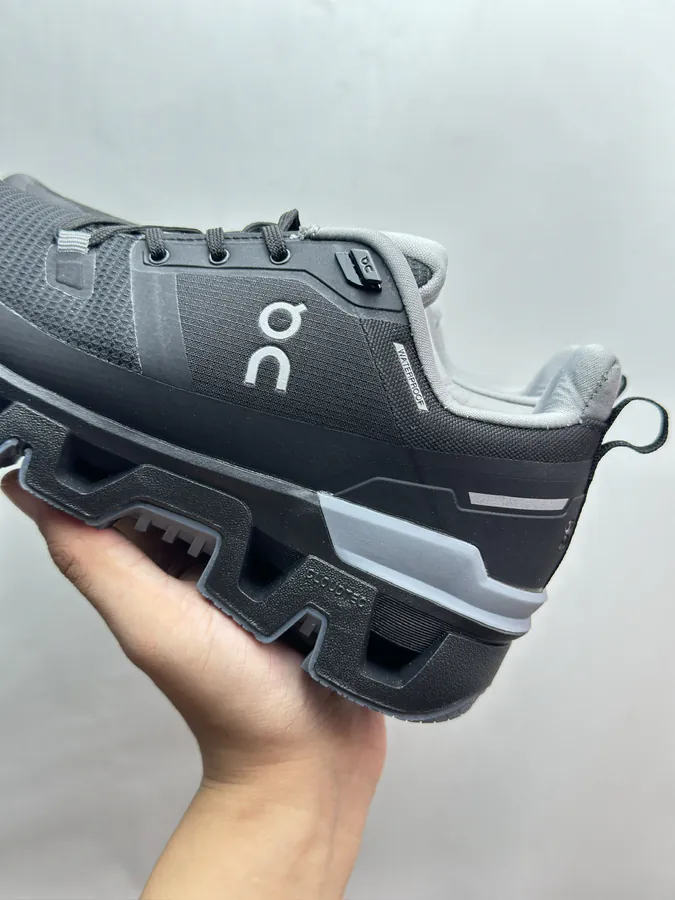 On Cloudwander Black and Gray