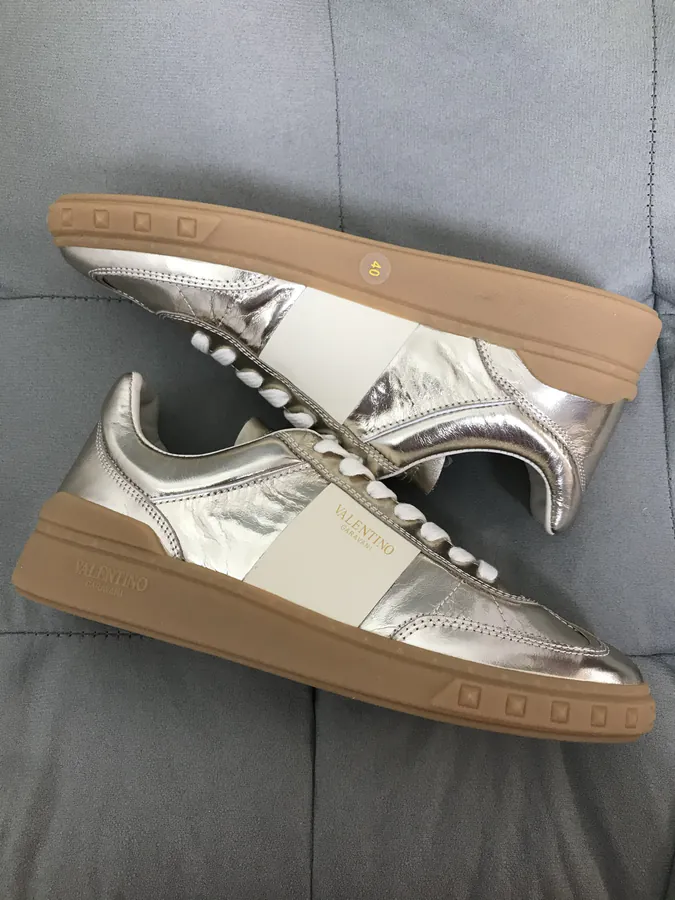 GARAVANI Women's Round Toe Comfort Low Top Sneakers in Gold