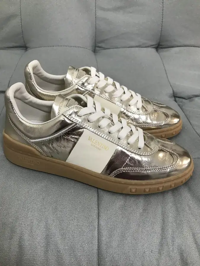 GARAVANI Women's Round Toe Comfort Low Top Sneakers in Gold