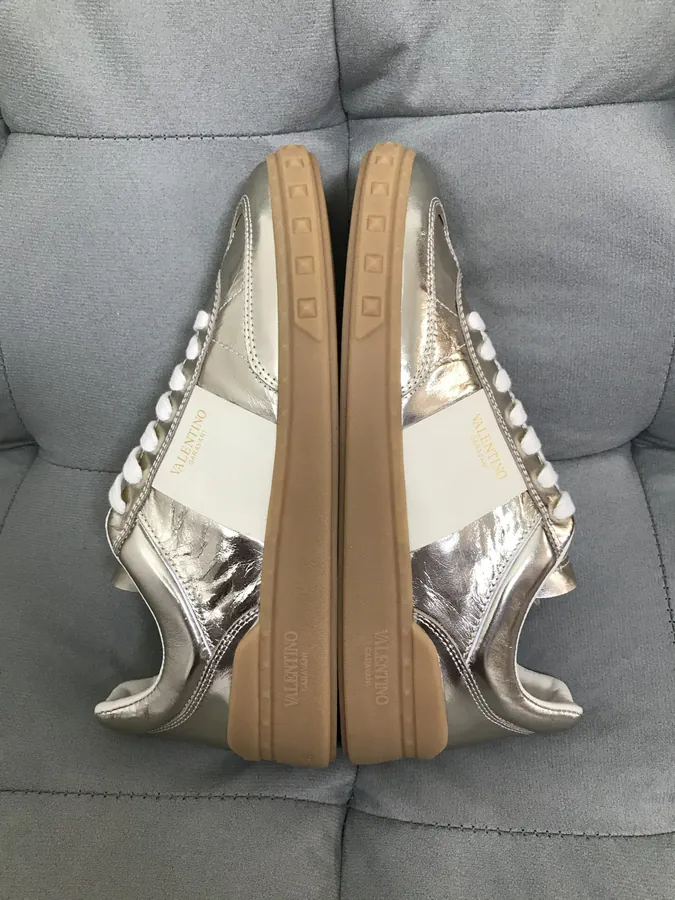 GARAVANI Women's Round Toe Comfort Low Top Sneakers in Gold