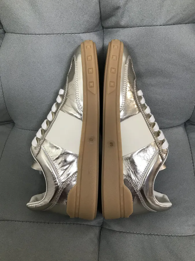GARAVANI Women's Round Toe Comfort Low Top Sneakers in Gold
