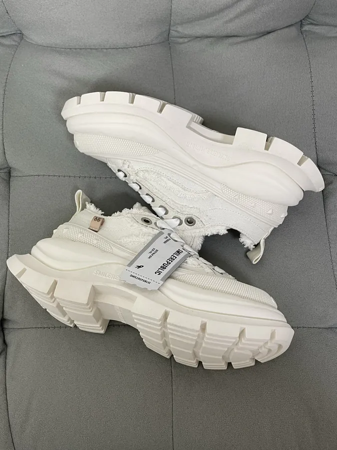 SMILE QUEEN Classic Low Top Dad Shoes in White