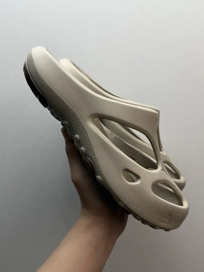 KEEN Shanti Canvas Slip On