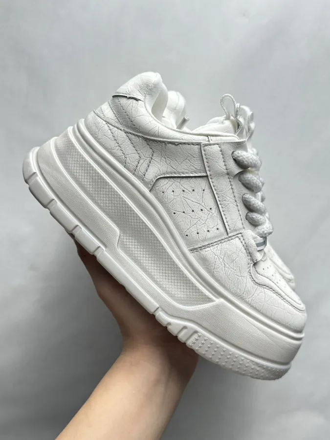 GG CC Dirty Sneakers in White