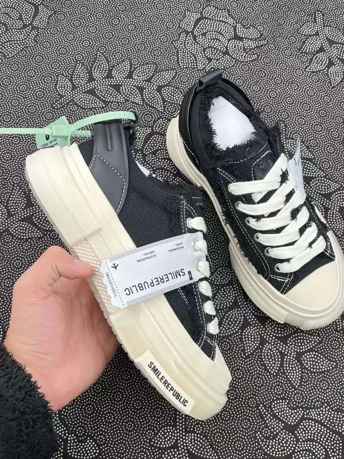 SMILEREPUBLIC Open Smile Black