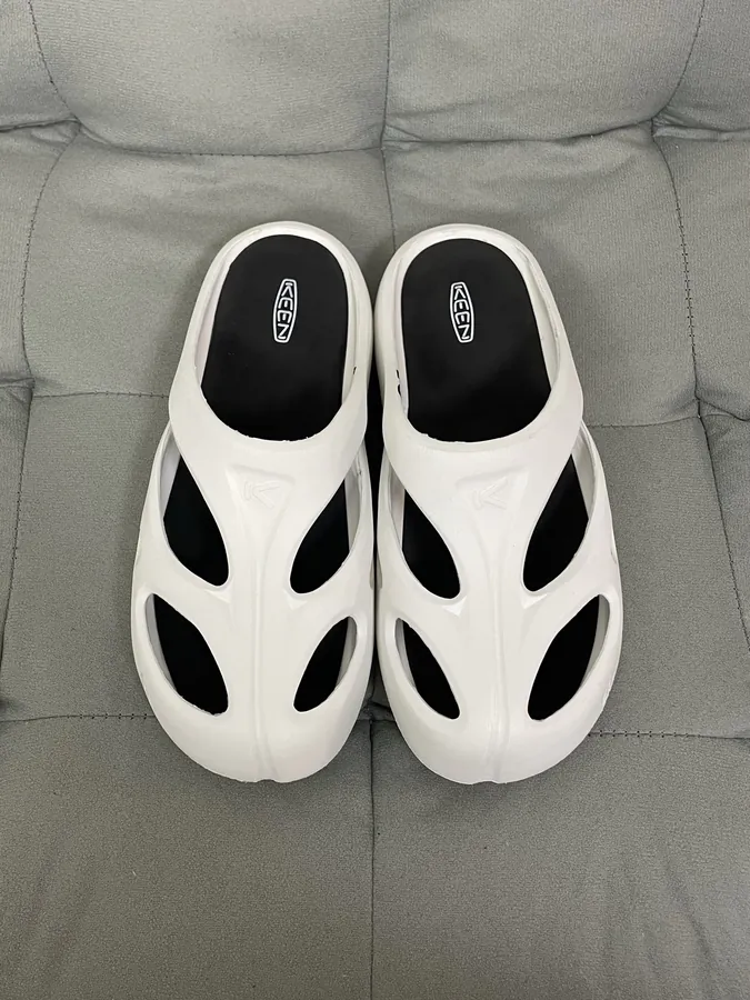 KEEN Shanti Beach Sandals Comfortable and Breathable Slippers
