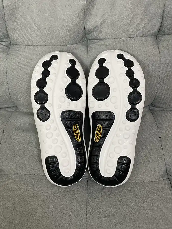KEEN Shanti Beach Sandals Comfortable and Breathable Slippers
